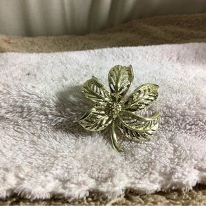 Elegant Gold-Tone Floral Leaf Brooch Pin - Women Jewelry